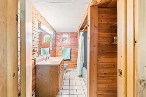 Bath - 11959 Greenbriar Dr, Jerome, MI 49249 photo 3 of 5