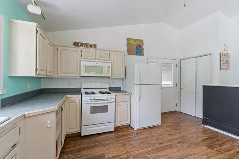 Kitchen - 11959 Greenbriar Dr, Jerome, MI 49249 photo 2 of 8