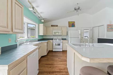 Kitchen - 11959 Greenbriar Dr, Jerome, MI 49249 photo 1 of 8