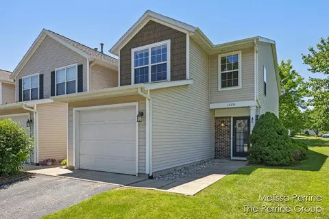 1779 Park Trl NE, Grand Rapids, MI 49525