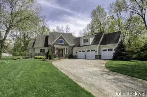 8600 Lilly Ridge Dr SE, Alto, MI 49302
