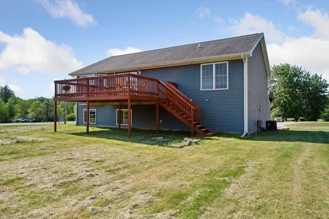 1052 Azalea Dr, Jackson, MI 49202 photo 2