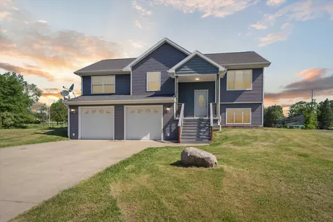 1052 Azalea Dr, Jackson, MI 49202