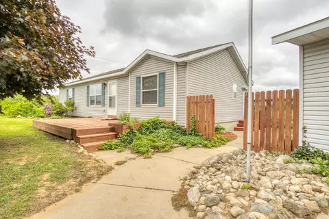 6433 E 80th St, Newaygo, MI 49337