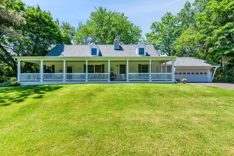 32733 Raphael Rd, Farmington Hills, MI 48336
