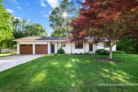 14115 Deer Cove Dr, Holland, MI 49424