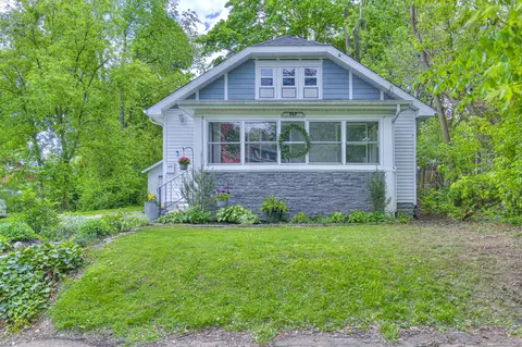 747 Randolph St, Jackson, MI 49203 photo 2