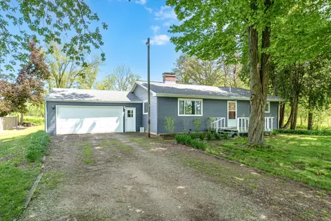 793 Riverview Dr, Plainwell, MI 49080
