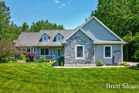 2147 Sunflower Dr, Hopkins, MI 49328