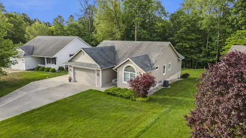 819 S Brookside Dr, Norton Shores, MI 49441