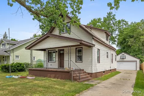 123 Freedom St SE, Grand Rapids, MI 49548