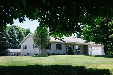 6140 Duncan Lake Rd, Middleville, MI 49333