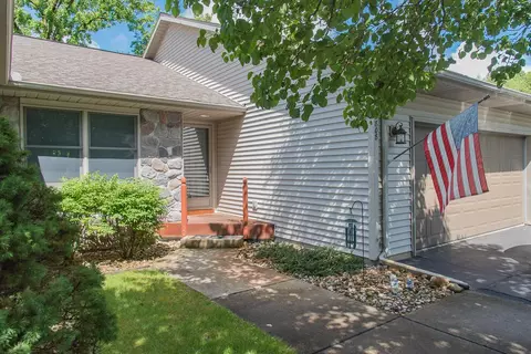 5808 Wood Valley Rd, Kalamazoo, MI 49009