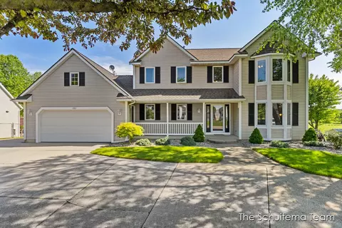 1083 Lumina Dr, Jenison, MI 49428