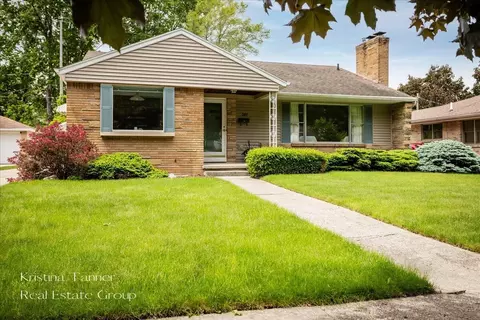 207 Westmont Dr NW, Grand Rapids, MI 49504