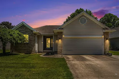 6053 Milham Woods Ct, Portage, MI 49024