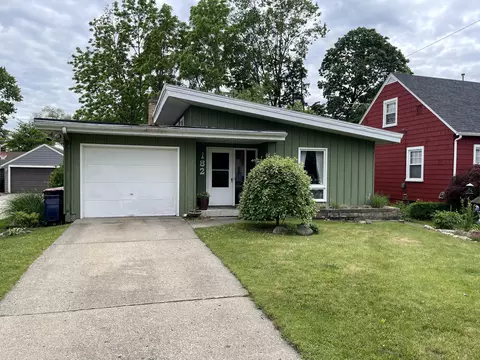 182 W 27th St, Holland, MI 49423