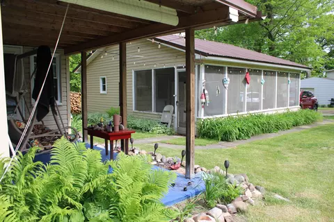 3827 Maple Ave, Lupton, MI 48635 photo 5