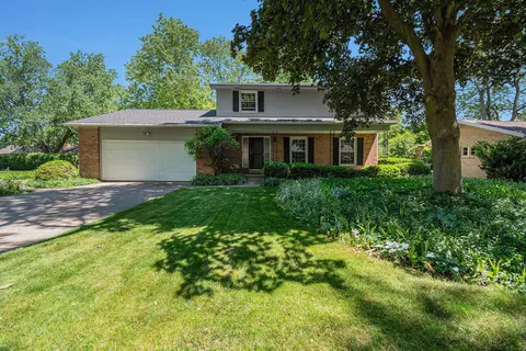 1870 Woodcliff Ave SE, Grand Rapids, MI 49506