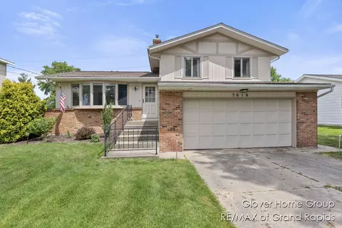 5616 Ramblewood Dr SE, Grand Rapids, MI 49508