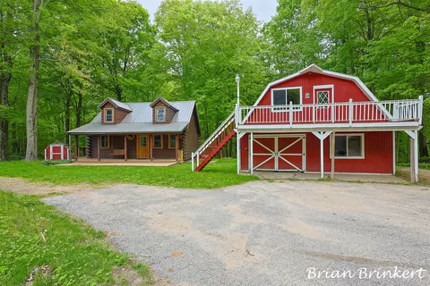 6625 E Fawn Ave, White Cloud, MI 49349