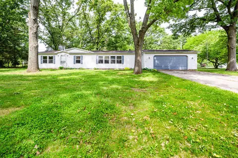 684 Louise Dr, Benton Harbor, MI 49022