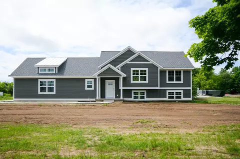 7989 Harper Dr, Holland, MI 49424