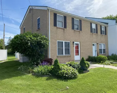 14 Meadow Hills Ln, Fremont, MI 49412