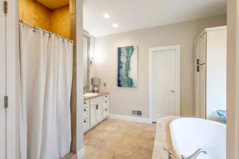 Bath - 8142 Bunton Rd, Willis, MI 48191 photo 2 of 9