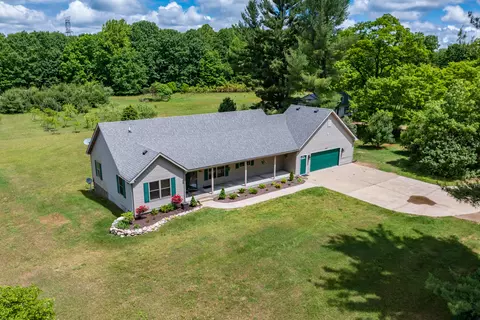 55210 24th Ave, Bangor, MI 49013