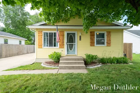 213 Majestic St SE, Kentwood, MI 49548