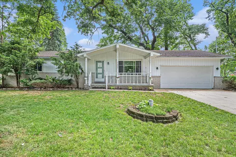 7855 Sunset St, West Bloomfield, MI 48323