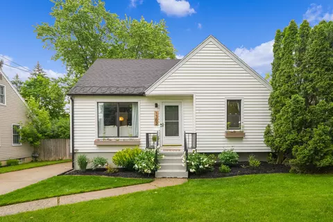 1302 Burke Ave NE, Grand Rapids, MI 49505