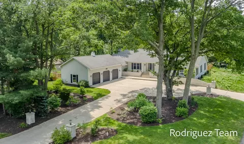 18672 Aztec Dr, Spring Lake, MI 49456