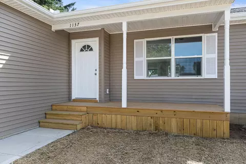 1137 Cooper Cv, Jackson, MI 49203 photo 2