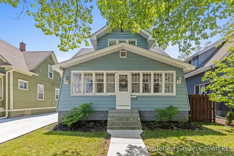 248 W 17th St, Holland, MI 49423