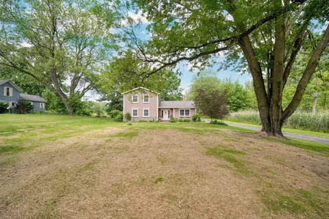 2300 Oakville Waltz, New Boston, MI 48164