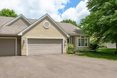 1137 Tanager Ln, Kalamazoo, MI 49009