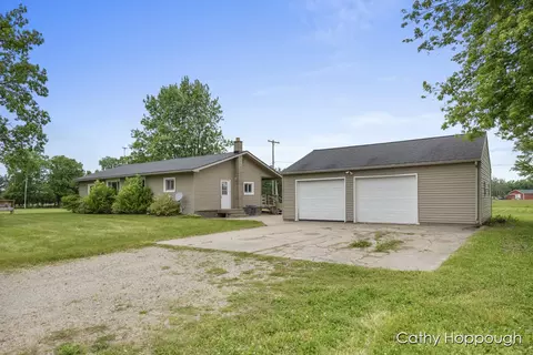 9440 W Howe Rd, Eagle, MI 48822 photo 4