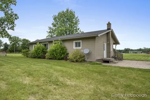 9440 W Howe Rd, Eagle, MI 48822 photo 3