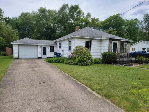 1327 28th St, Manistee, MI 49660
