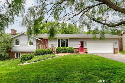 2843 Rosewood St, Hudsonville, MI 49426