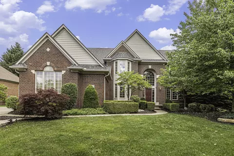 48473 Binghampton Dr, Northville, MI 48168
