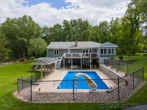 1665 Laraway Lake Dr SE, Grand Rapids, MI 49546