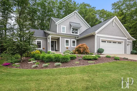 16171 Coventry Ln #31, Spring Lake, MI 49456