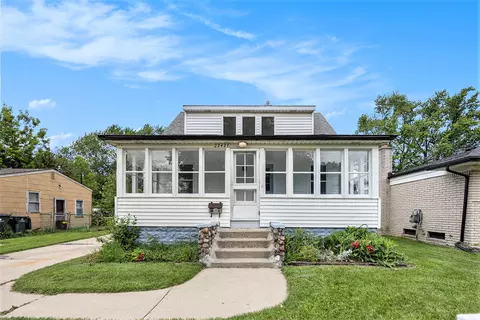 22427 St Gertrude St, Saint Clair Shores, MI 48081