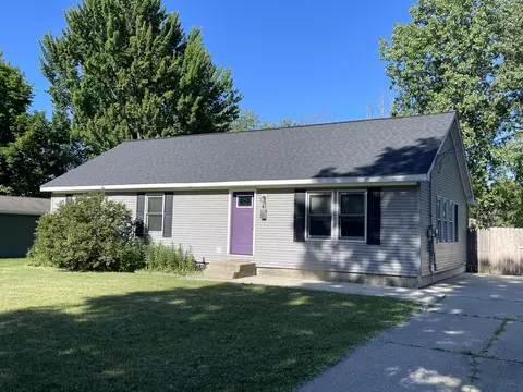 41 West St, Coopersville, MI 49404