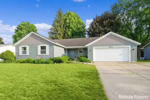 4042 S Osage Dr SW, Grandville, MI 49418