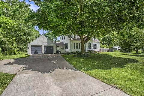 8323 Cleveland St, Coopersville, MI 49404