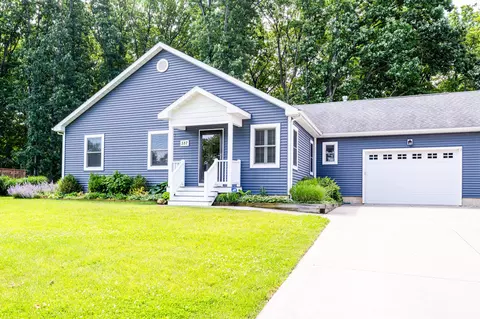517 E Clay St, New Buffalo, MI 49117